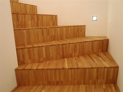 Obložení původních točitých schodů Kantovkou   - Znojmo