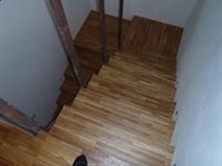 Obložení schodiště dubovou kantovkou - Velké Meziříčí