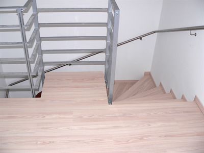 Obložení schodů plovoucí laminátovou podlahou - Třebíč